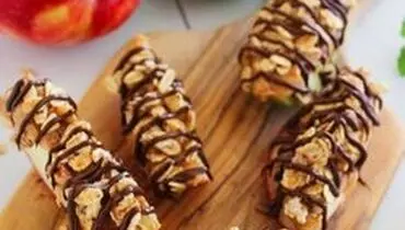 طرز تهیه سیب‌های شکلاتی با کره بادام زمینی