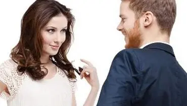 زبان بدن زنی که عاشق شما است چگونه است؟