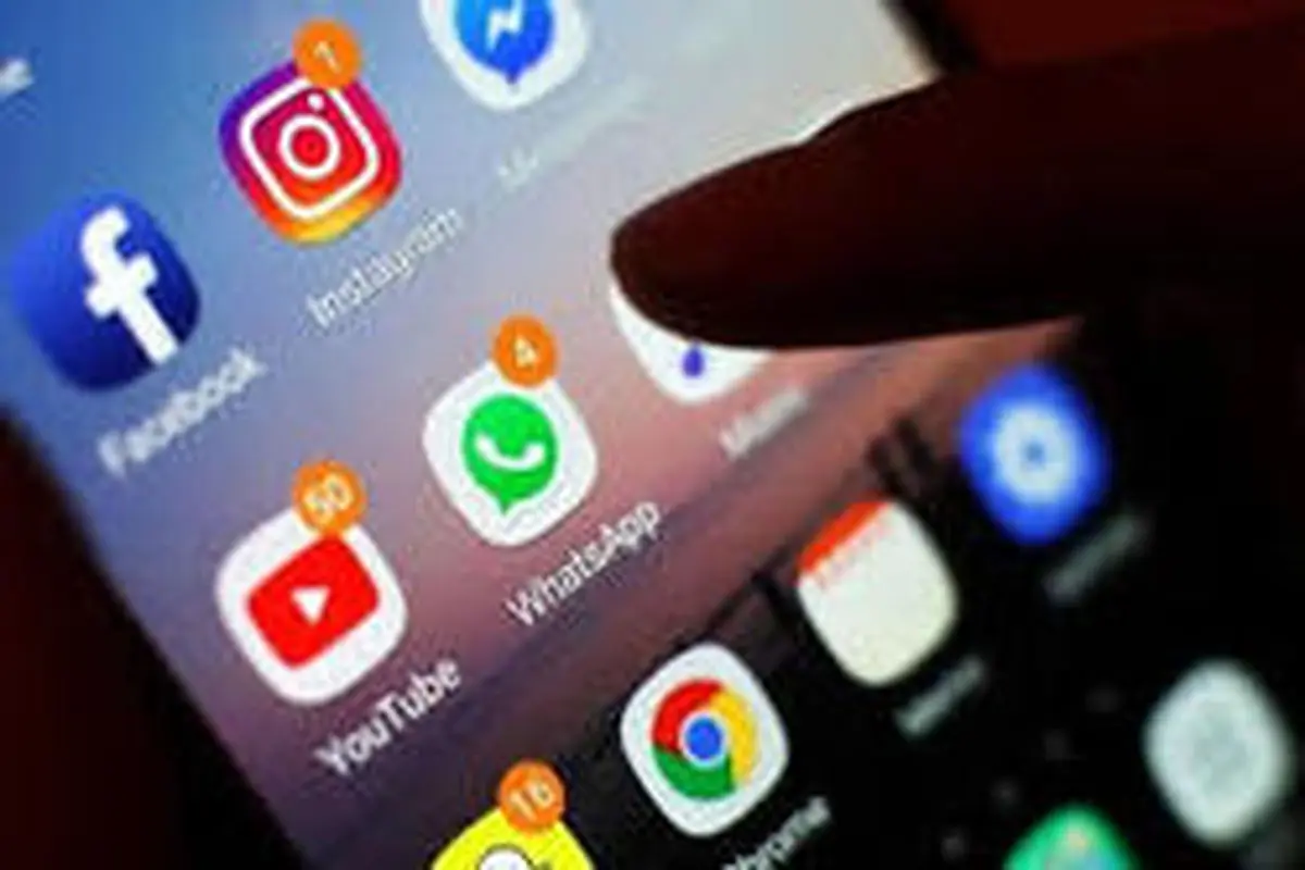 سلبریتی ها به مخاطبان خود خط می دهند یا از آنها خط می گیرند؟