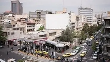 مردم با خودرو و «دبه» به پمپ‌بنزین‌ها رفتند