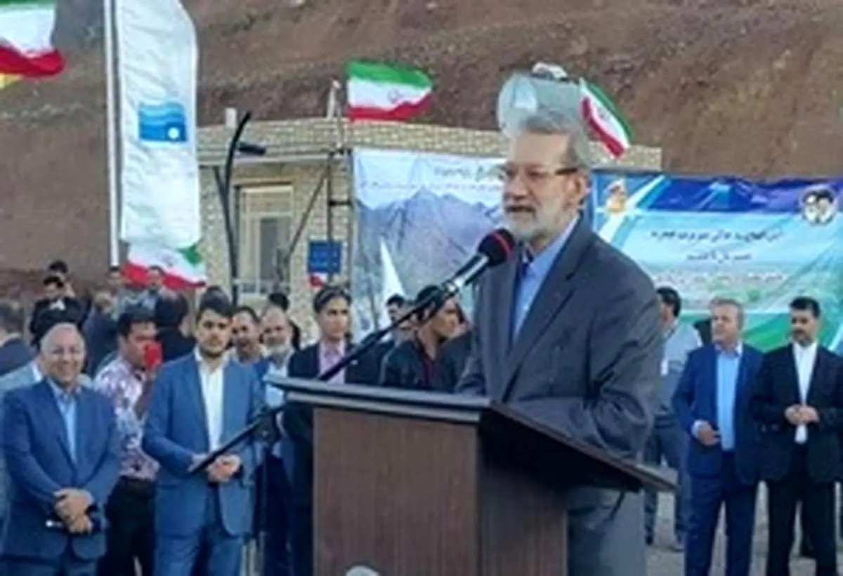 لاریجانی: هر کاری که قانونی و شرعی باشد شرافت دارد