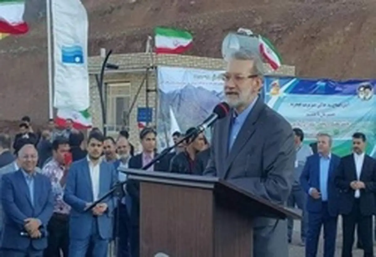 لاریجانی: هر کاری که قانونی و شرعی باشد شرافت دارد