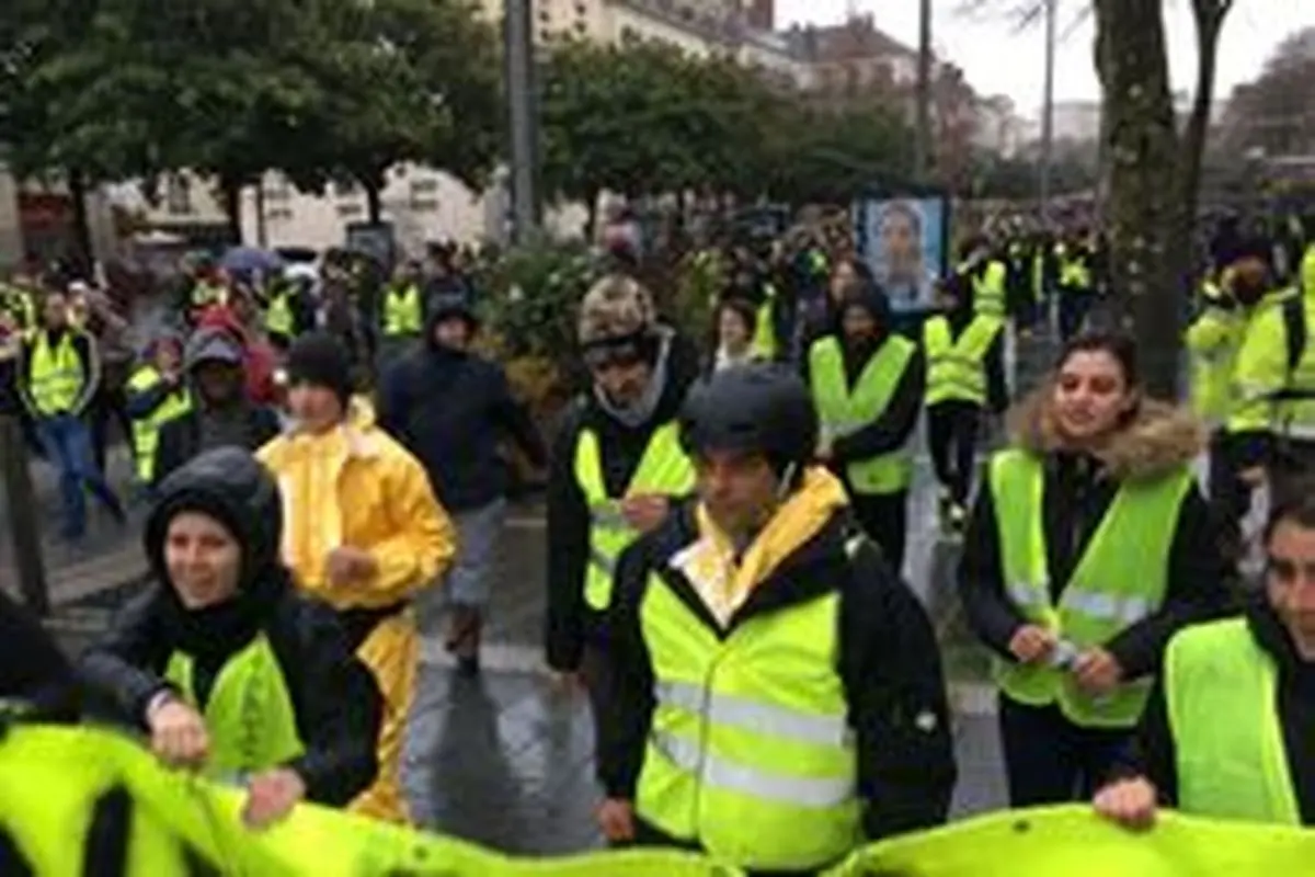 جلیقه زردها بار دیگر خیابان های فرانسه را قرق کردند