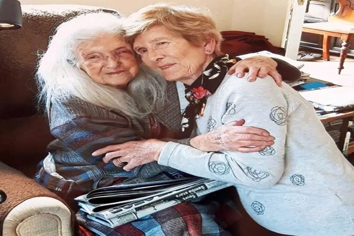 ملاقات مادر و د‌ختری بعد از ۸۰ سال! + عکس