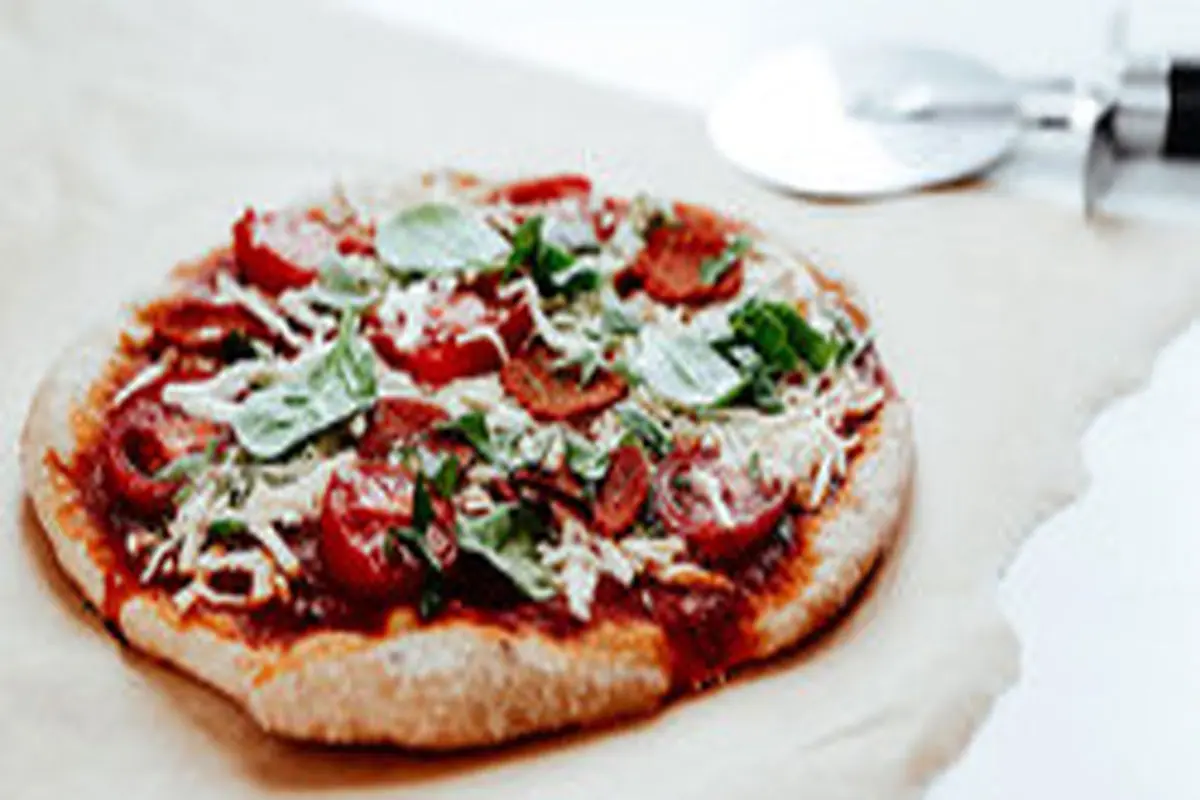 طرز تهیه پیتزا اسفناج با نان ایتالیایی خانگی
