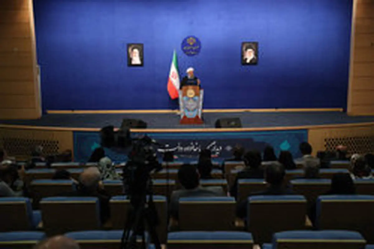 روحانی: باید با تمام توان برای کاستن از فشار و رنج‌ زندگی مردم  بکوشیم