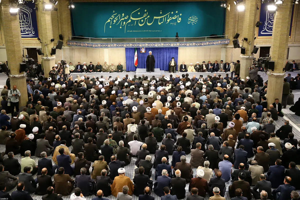 روحانی: با ایستادگی و مقاومت از این مرحله عبور می‌کنیم
