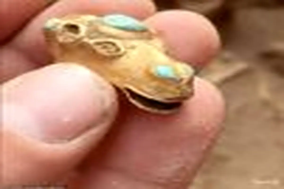 کشف جواهرات ۲۰۰۰ ساله از اسکلت باستانی