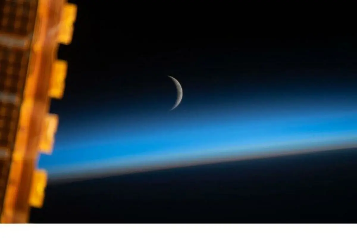 آرامش ماه در فضا+عکس