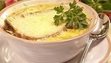 طرز تهیه “سوپ پیاز فرانسوی” با دستوری اصولی