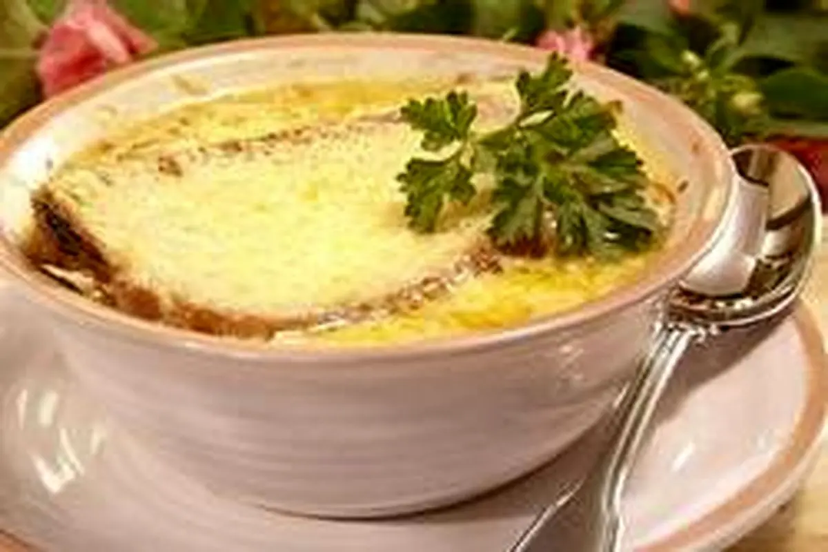 طرز تهیه “سوپ پیاز فرانسوی” با دستوری اصولی