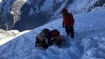 کوهنورد ایرانی بر فراز اورست ایستاد
