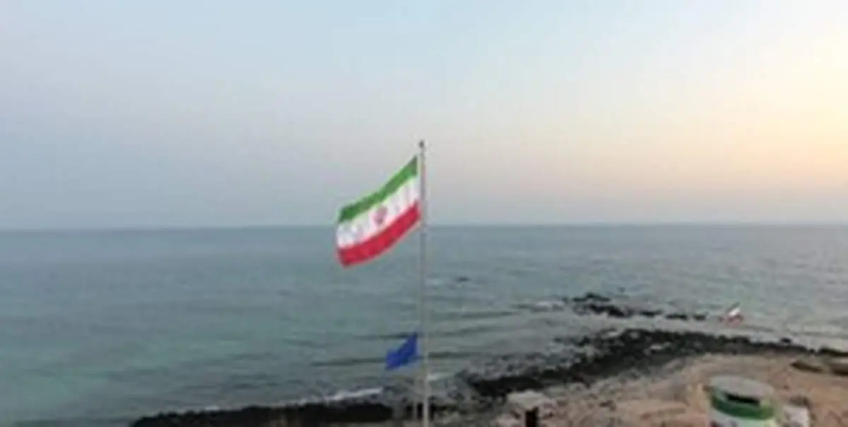 اهتزار پرچم ۲۰ متری ایران بر فراز آب‌های خلیج فارس