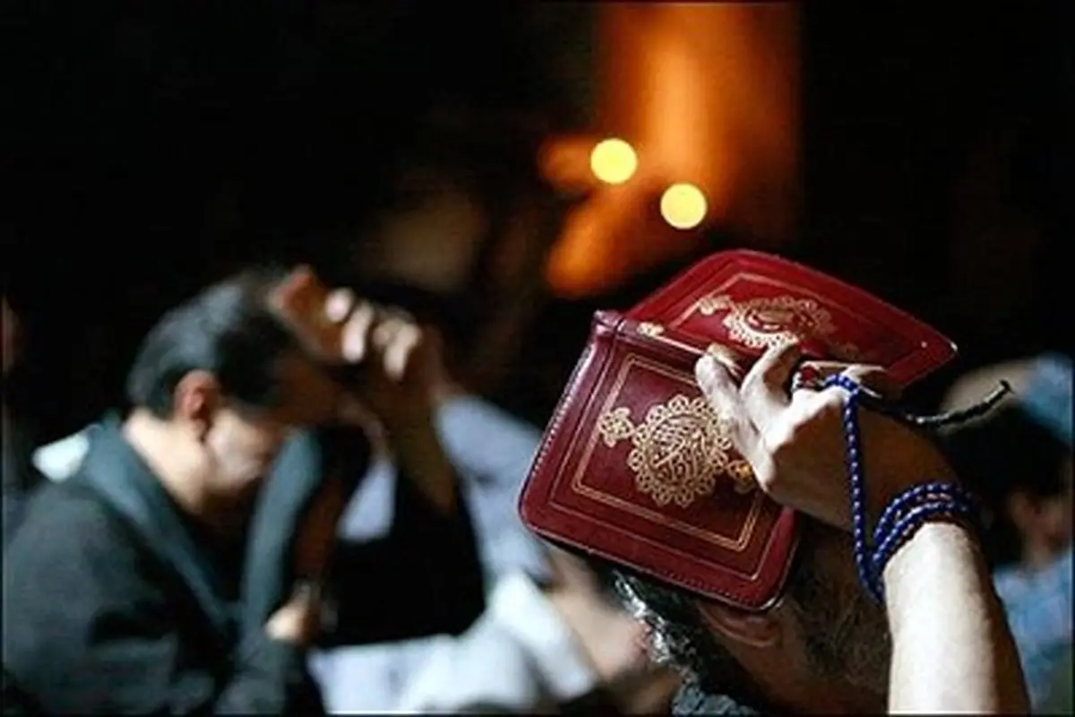 آیا گذاشتن قرآن باز بر روى سر، بدون طهارت جایز است؟