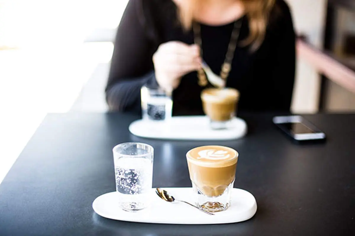 چگونه آدم ساکت و بی‌دست‌وپایی نباشیم؟