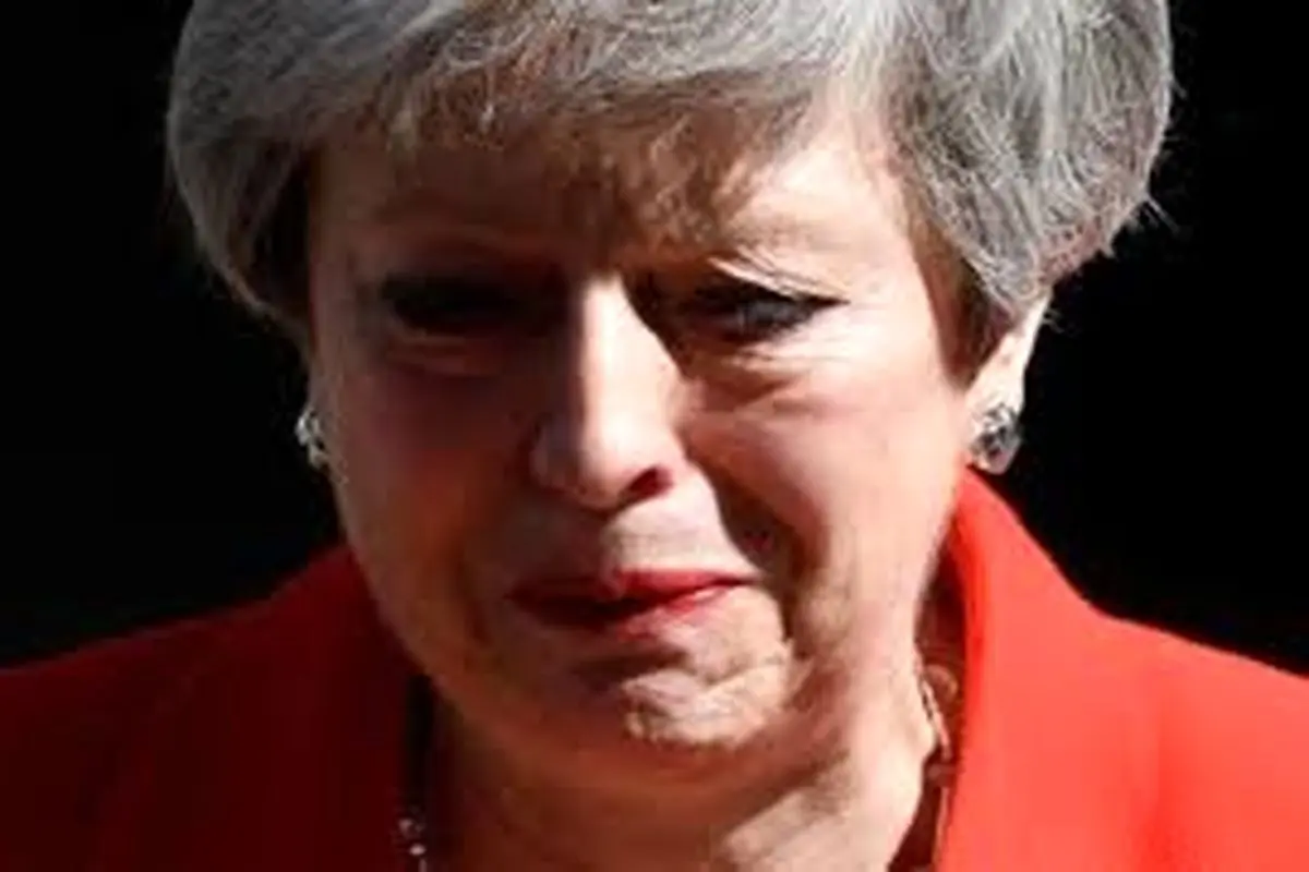ویدیو| گریه نخست وزیر انگلیس در لحظه اعلام استعفایش