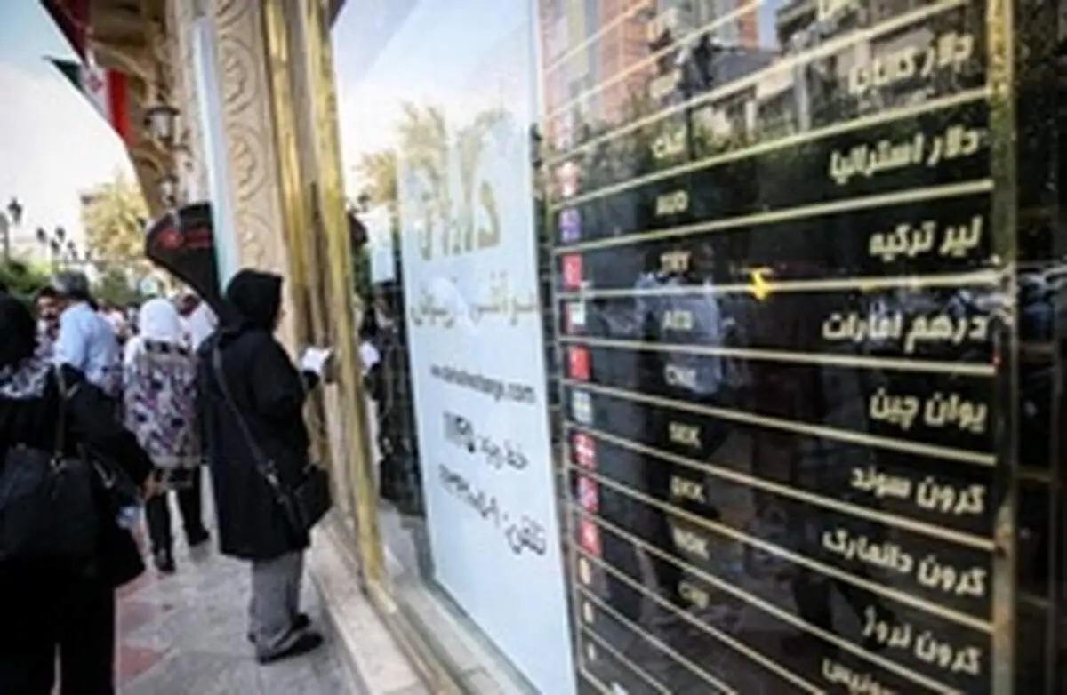 کاهش قیمت دلار در صرافی‌های بانکی و بازار آزاد