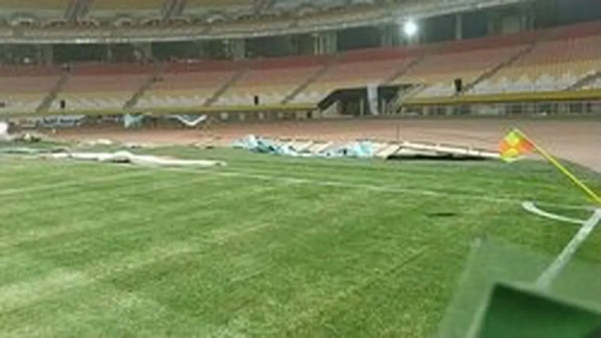 طوفان و گردوغبار در ورزشگاه نقش جهان