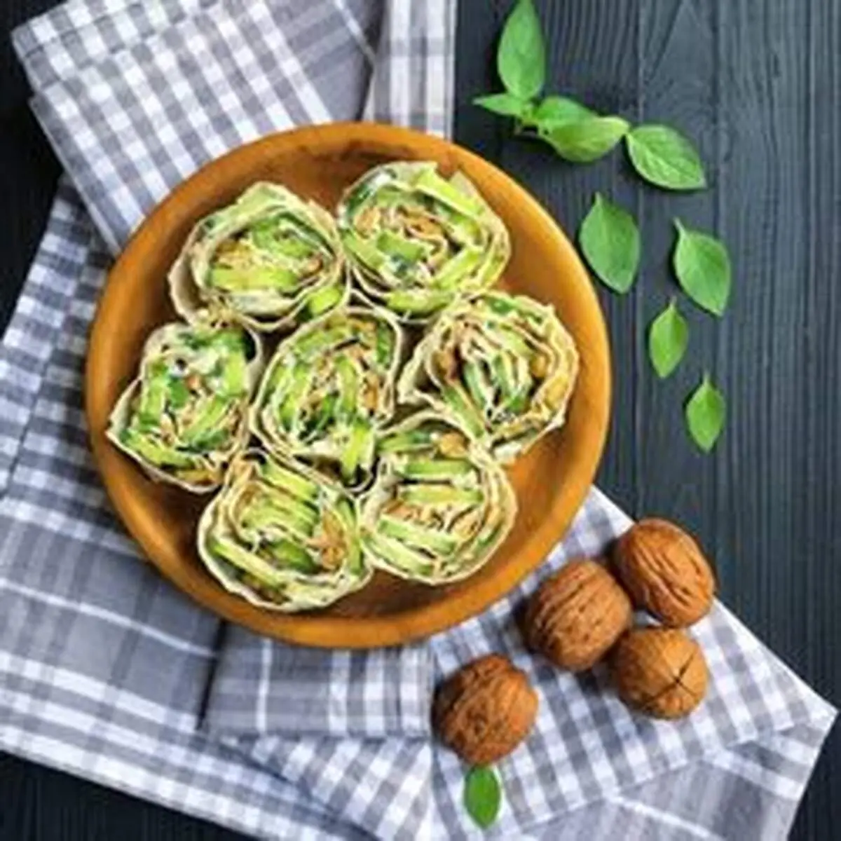 طرز تهیه رول پنیر و گردو