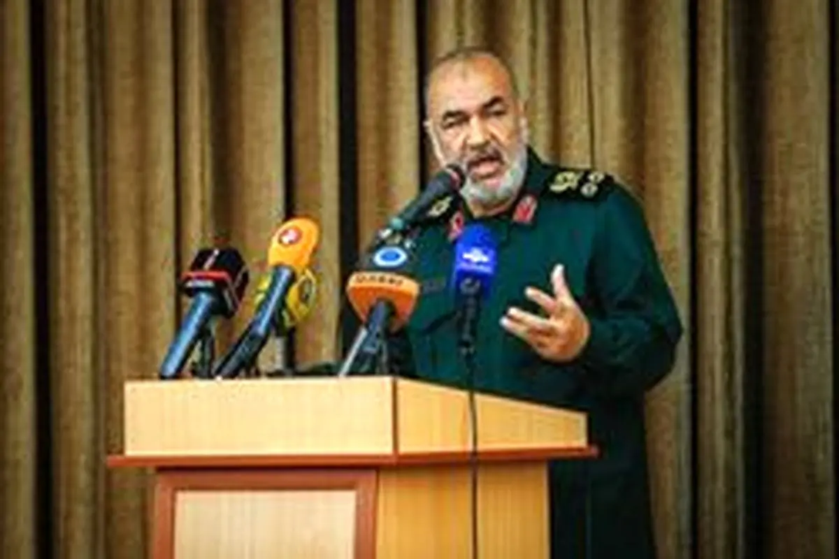 سردار سلامی: قادر به شکست دشمن در جنگ اطلاعاتی هستیم