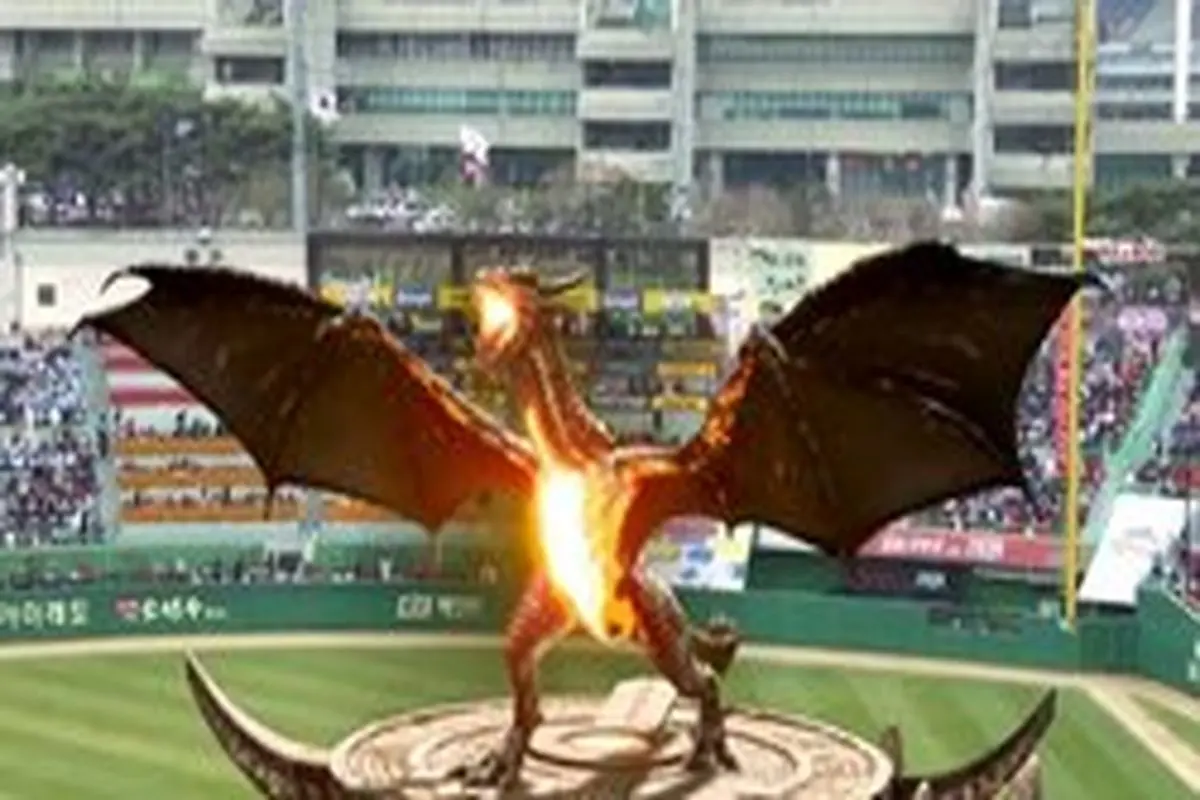 ویدیو| افتتاحیه دیدنی مسابقات بیس‌بال با حضور اژدها