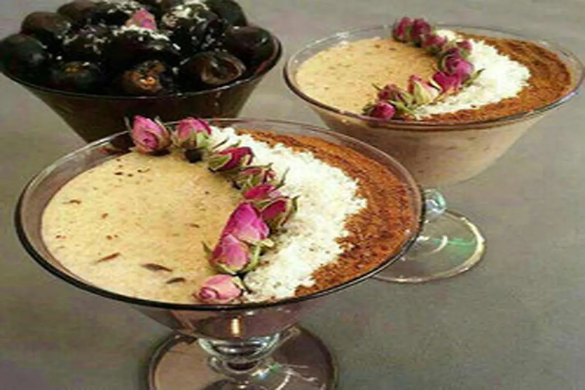 طرز تهیه فرنی خرما؛ دسری مقوی و خوشمزه