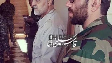 تصویری متفاوت از سردار سلیمانی در کنار شهید مدافع حرم