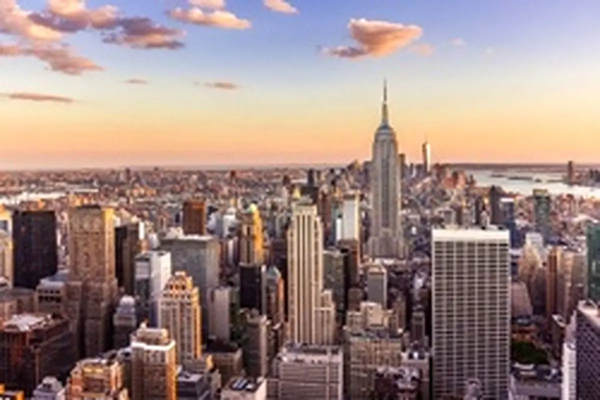 برخورد یک بالگرد با ساختمانی در نیویورک