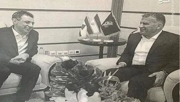 اولین عکس از "نزار زاکا" پس از آزادی