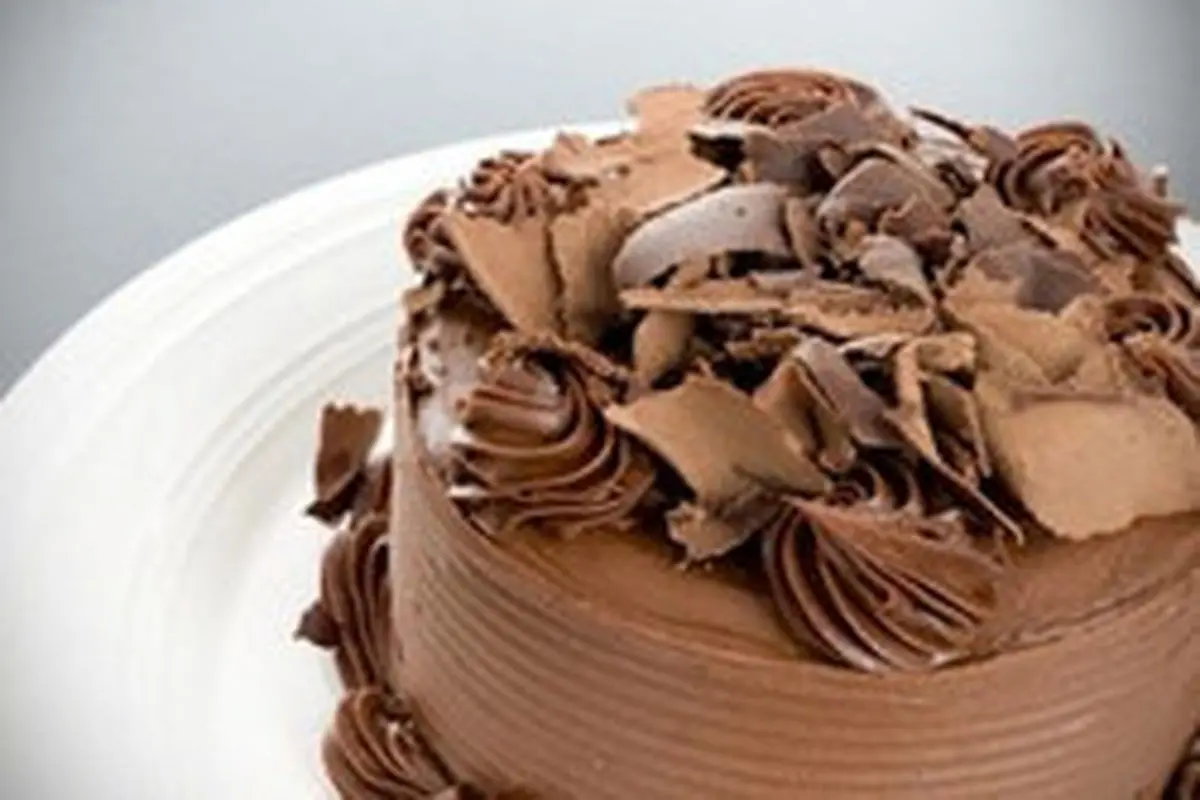 طرز تهیه ورقه‌های شکلات رولی برای تزیین کیک‌ها