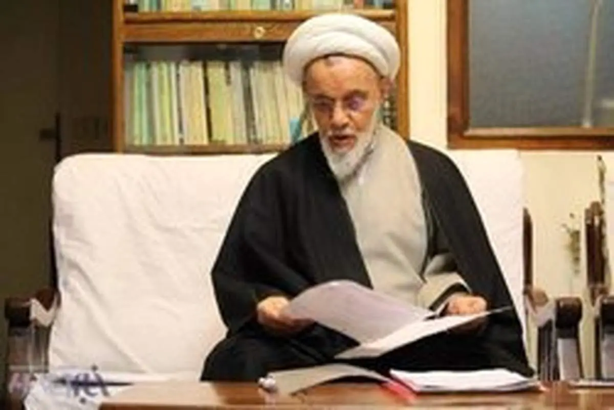 عضو مجلس خبرگان: چه کسی گفته یک کمیسیون ۳ نفره رهبر بعدی را انتخاب می‌کند؟