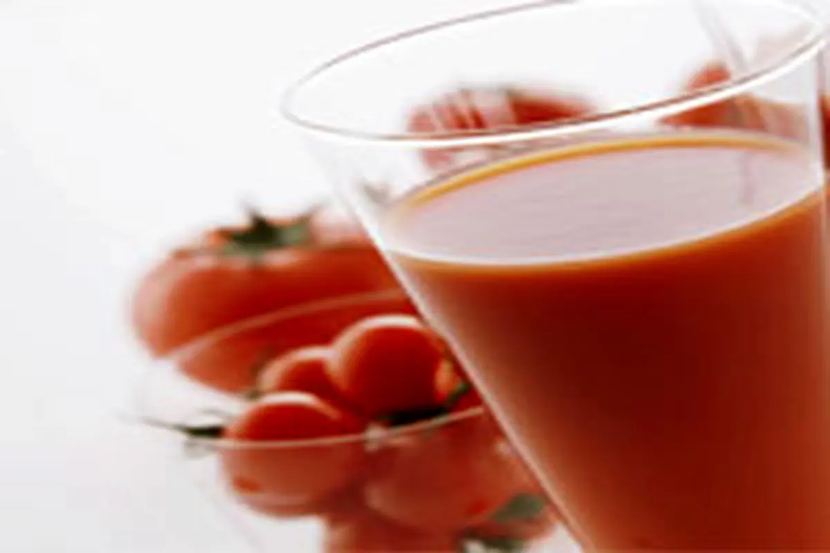 تاثیر آب گوجه فرنگی بر بیماری‌های قلبی عروقی چیست؟