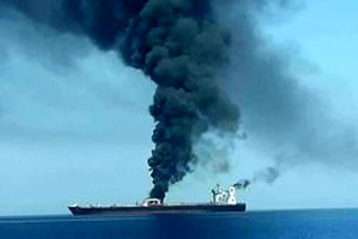 تصاویر اختصاصی رسانه انگلیسی از آتش‌سوزی در دریای عمان