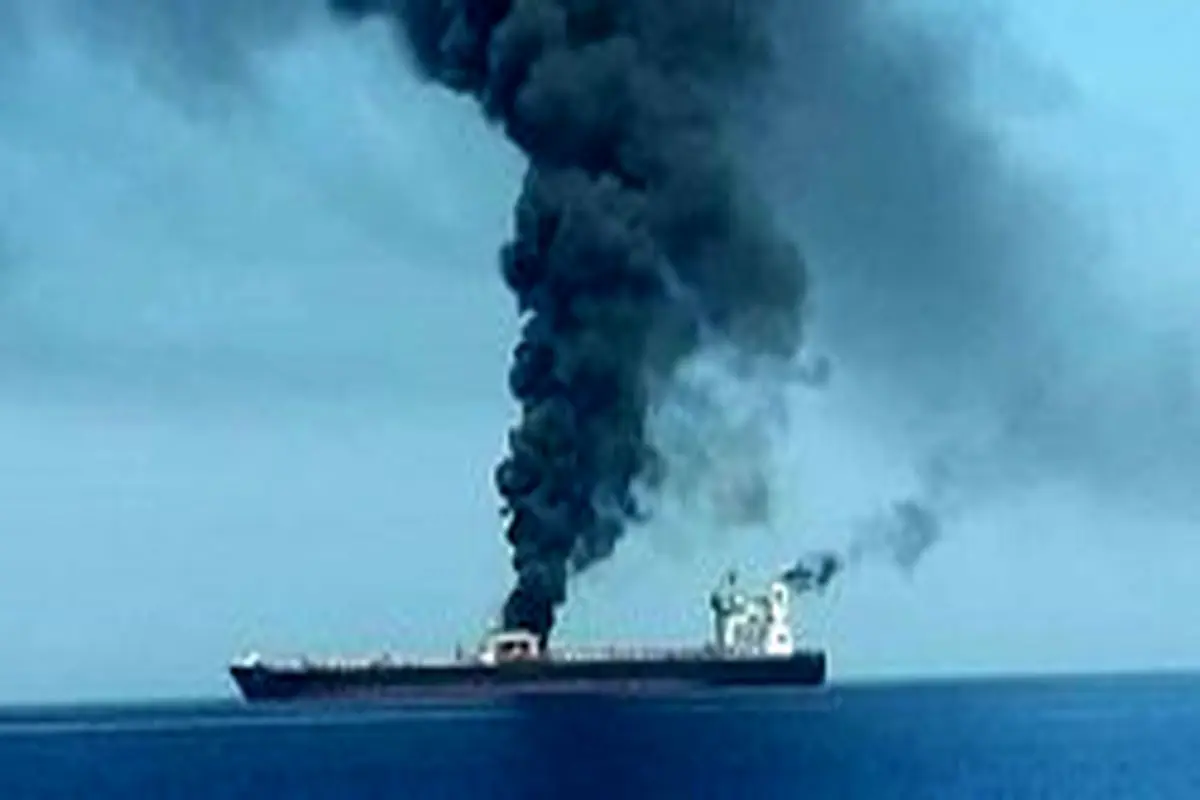 آتش سوزی دو نفتکش در دریای عمان مهار شد