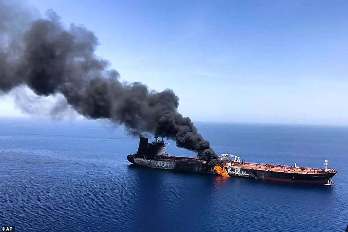 ادعای «سنتکام» درباره قایقهای ایرانی اطراف نفتکش