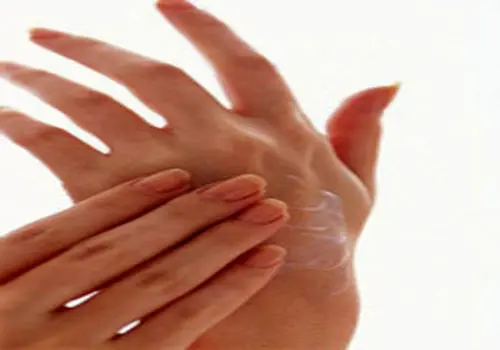 راهکارهای طب سنتی برای حفظ سلامت پوست و بدن در فصل سرد
