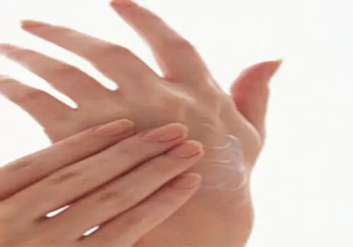 راهکارهای طب سنتی برای حفظ سلامت پوست و بدن در فصل سرد
