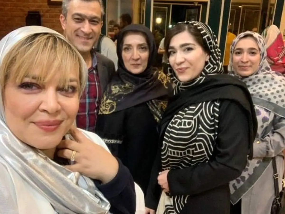 سلفی بهاره رهنما با فک و فامیلش