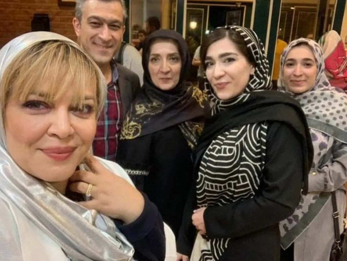 سلفی بهاره رهنما با فک و فامیلش
