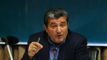 امیر خجسته:سیاست‌های دولت و بانک مرکزی دلیل کاهش قیمت دلار است