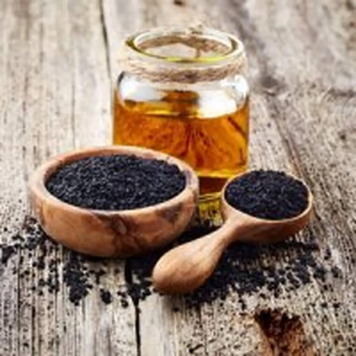روغن سیاه‌دانه؛ فواید، مضرات و روش مصرف
