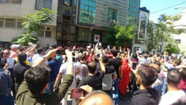 آخرین خبر از تجمع پرسپولیسی‌ها؛ پلیس خیابان را بست