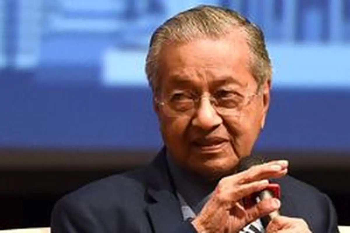 ماهاتیرمحمد نخست وزیری مالزی را به جانشین خود واگذار می‌کند