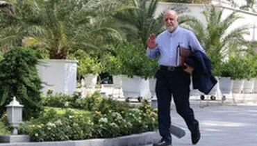 زنگنه: در مقابل حاشیه‌سازی‌ها جا نمی زنم