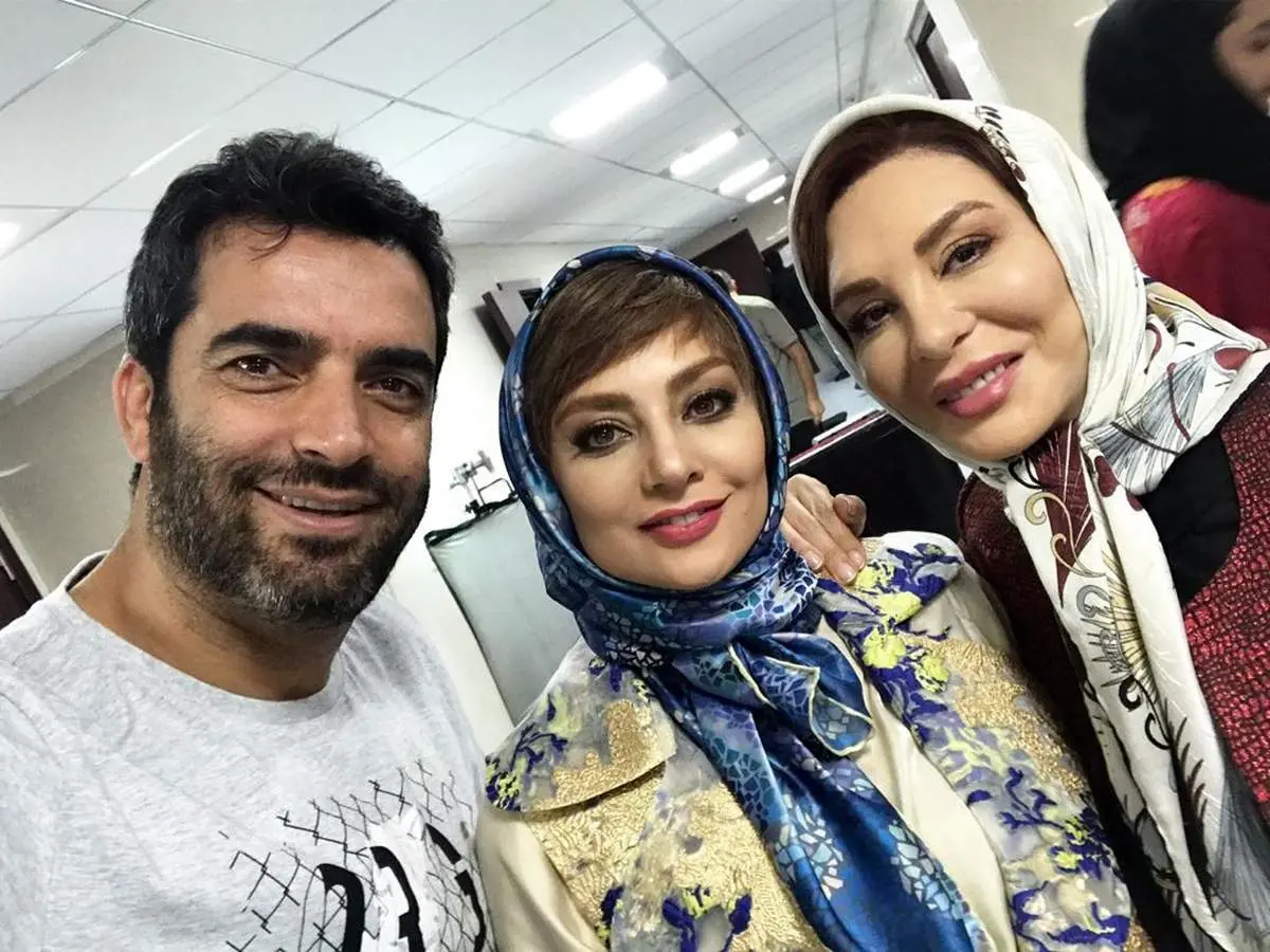 افسانه بایگان در کنار یکتا ناصر و همسرش