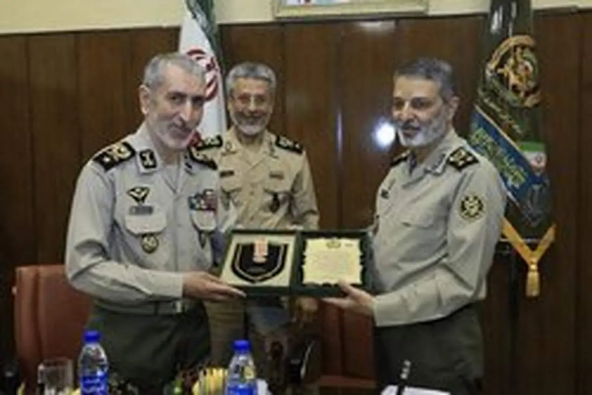 سرلشکر موسوی از پنج فرمانده پیشکسوت ارتش تجلیل کرد