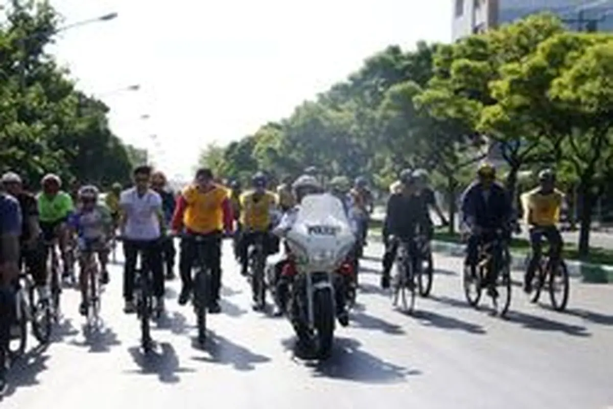 همایش عمومی دوچرخه سواری در همدان برگزار شد