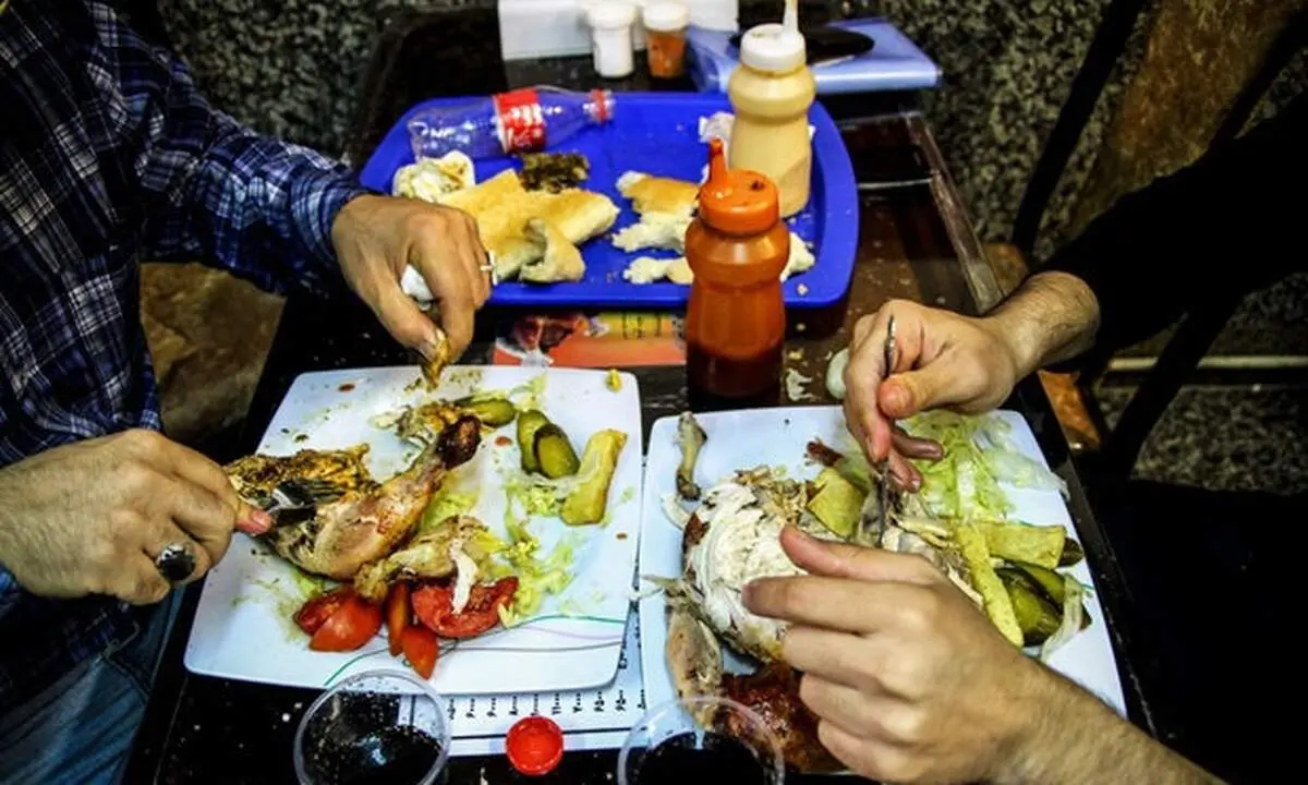 غذاهایی که فشار خونی ها نباید لب بزنند