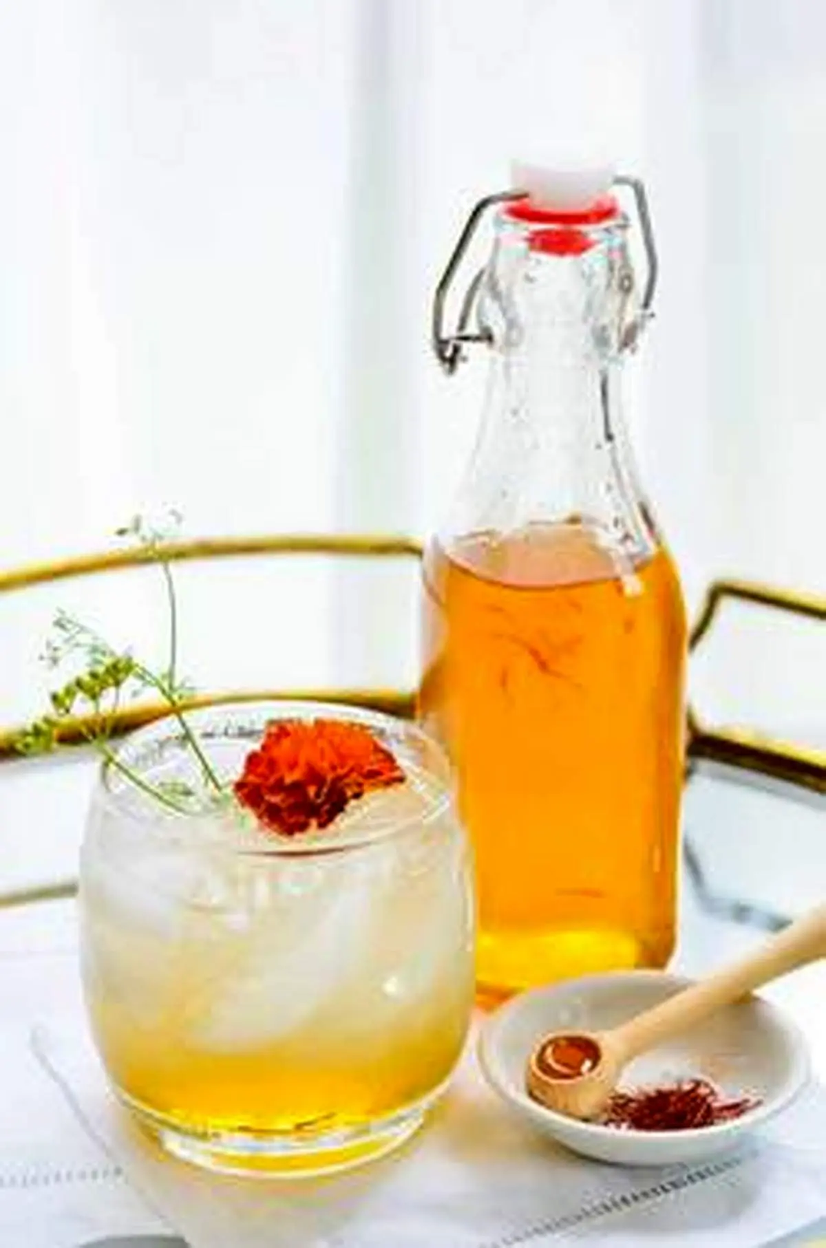 روش تهیه شربت زعفران و توت فرنگی