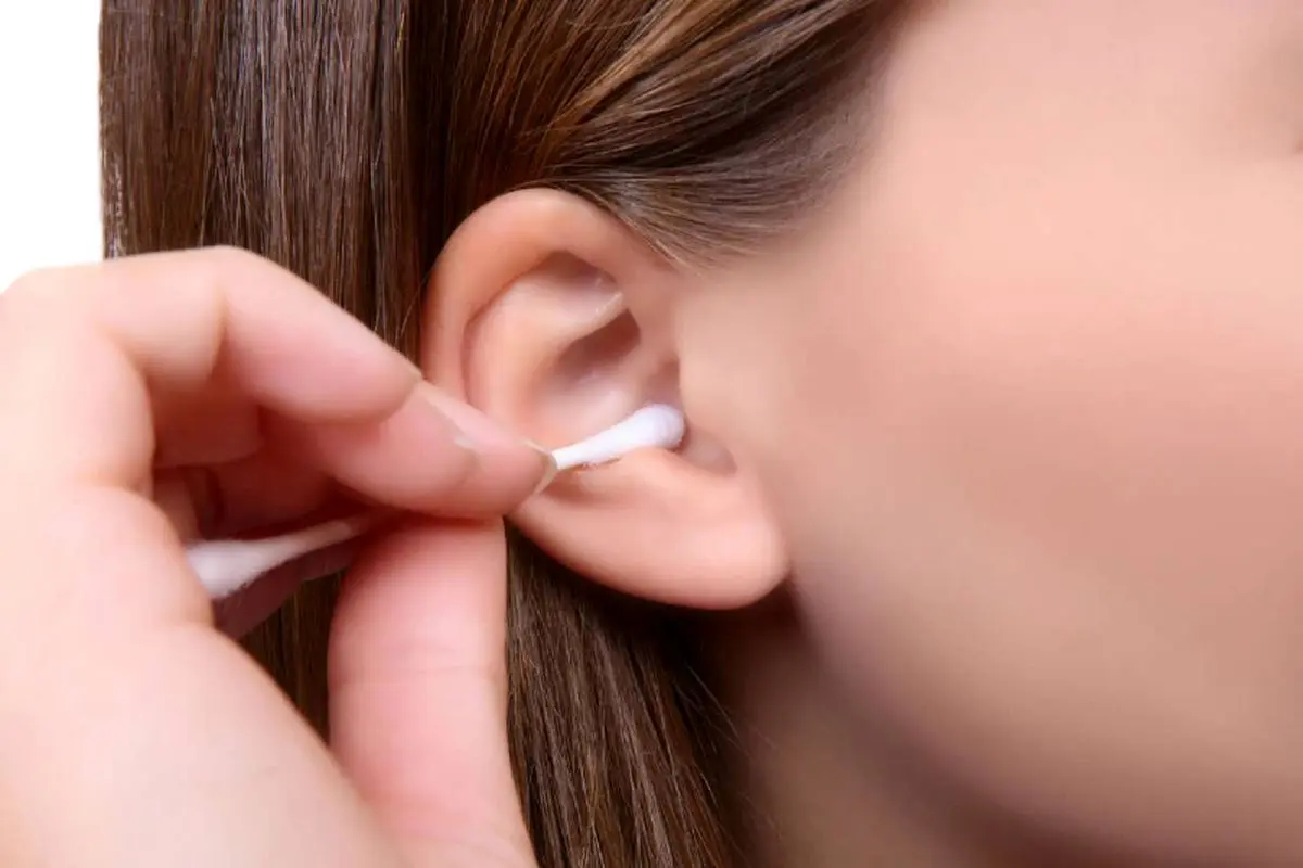 علت ایجاد جوش سرسیاه داخل گوش چیست؟